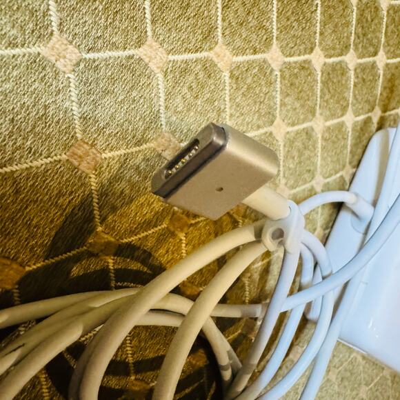 Apple MagSafe 2 85W Power Adapter Model A1424 for MacBook Pro - Picture 7 of 9